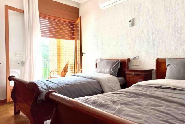 Tweedehands - Villa -
Orihuela Costa - Campoamor