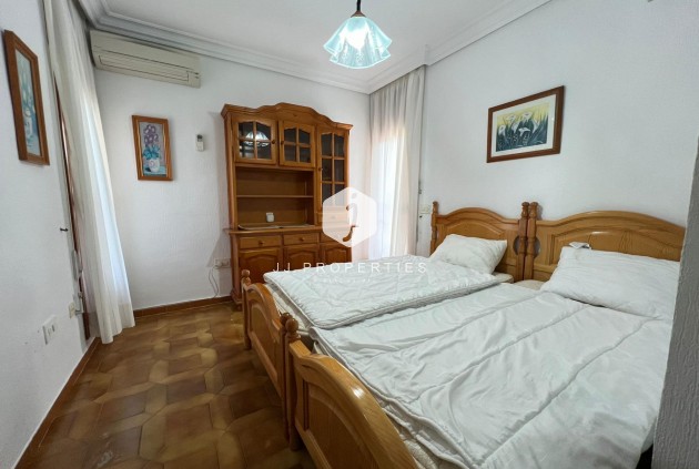 Tweedehands - Villa -
Orihuela Costa - Campoamor