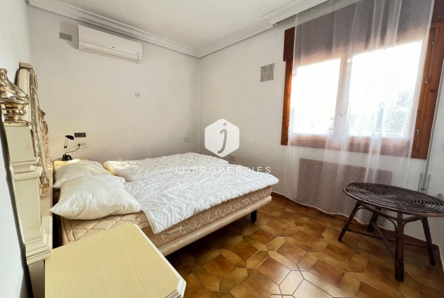 Tweedehands - Villa -
Orihuela Costa - Campoamor