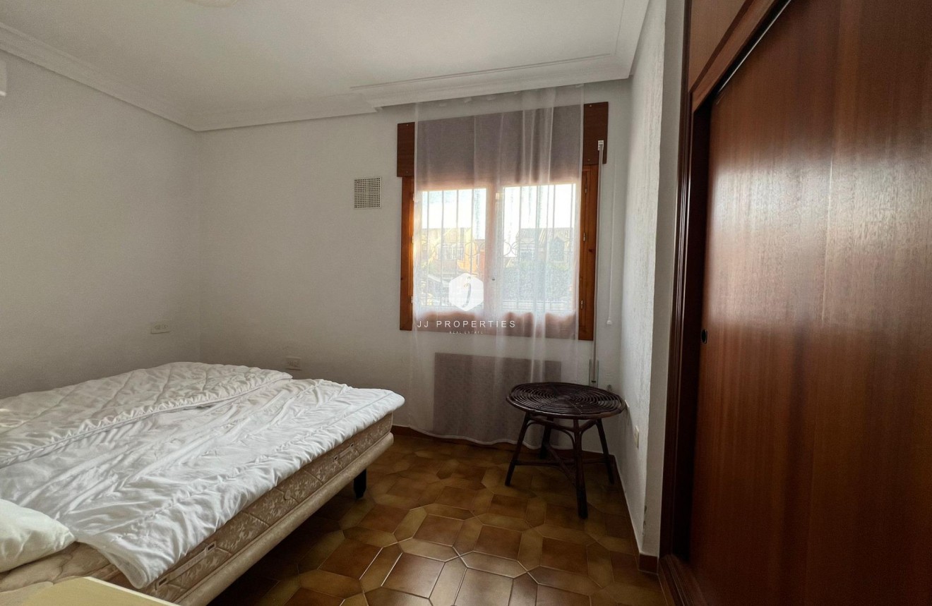 Tweedehands - Villa -
Orihuela Costa - Campoamor