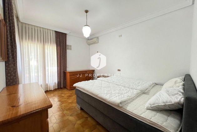 Tweedehands - Villa -
Orihuela Costa - Campoamor