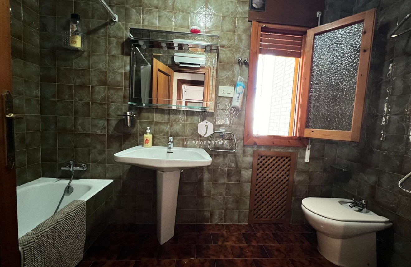 Tweedehands - Villa -
Orihuela Costa - Campoamor