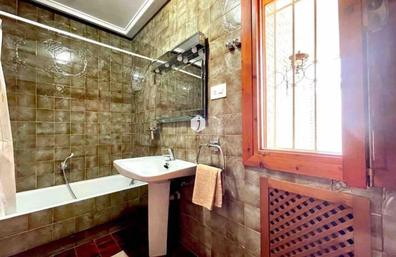 Tweedehands - Villa -
Orihuela Costa - Campoamor