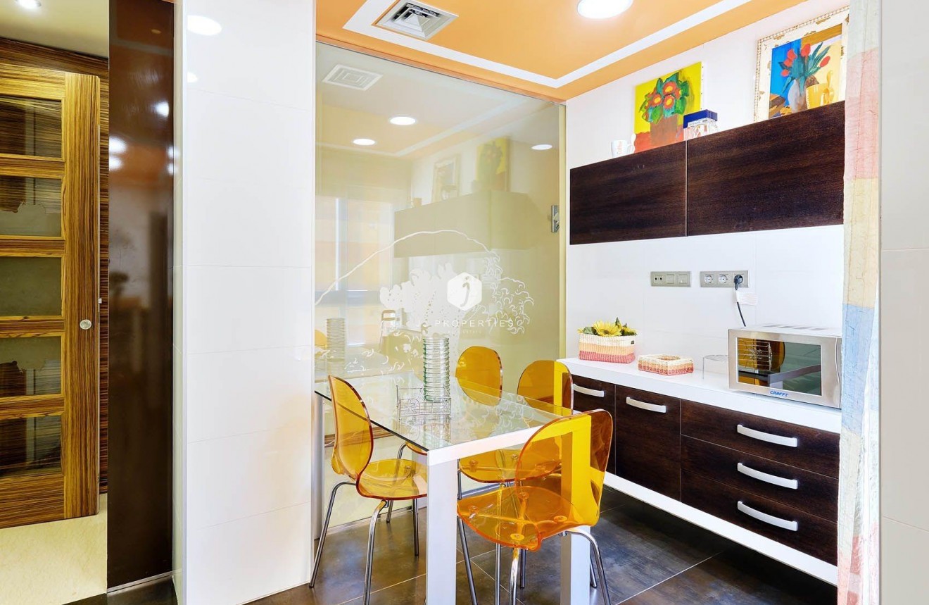 Segunda mano - Ático -
Torrevieja