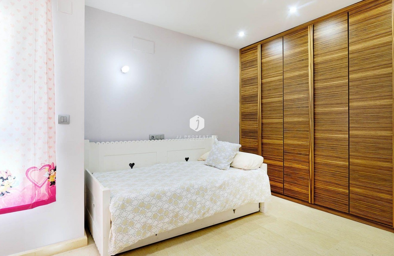 Segunda mano - Ático -
Torrevieja