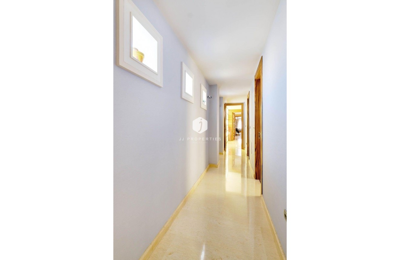 Segunda mano - Ático -
Torrevieja