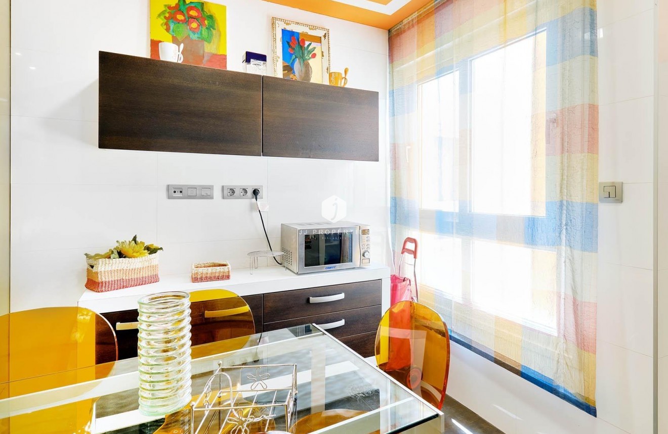 Segunda mano - Ático -
Torrevieja