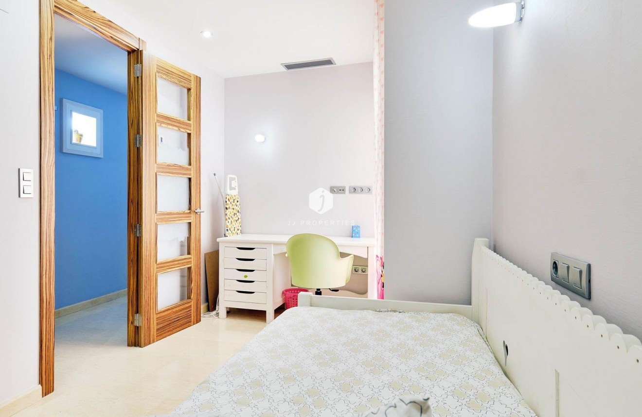 Segunda mano - Ático -
Torrevieja