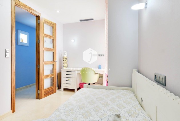 Segunda mano - Ático -
Torrevieja