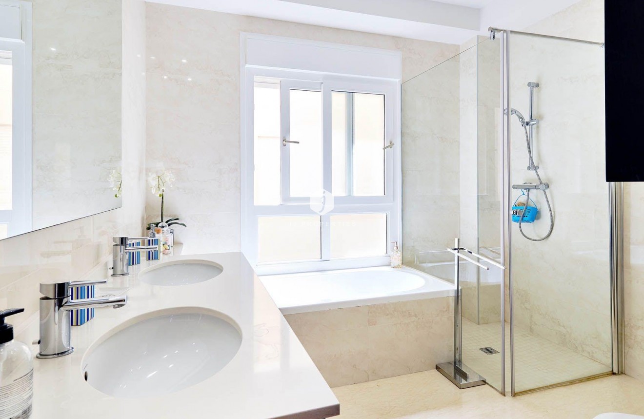 Segunda mano - Ático -
Torrevieja