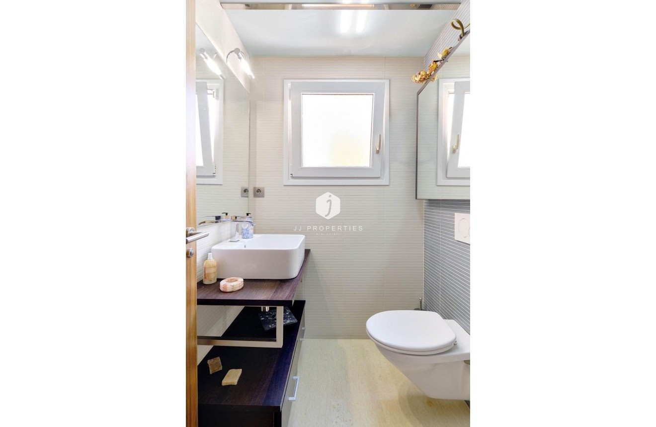 Segunda mano - Ático -
Torrevieja