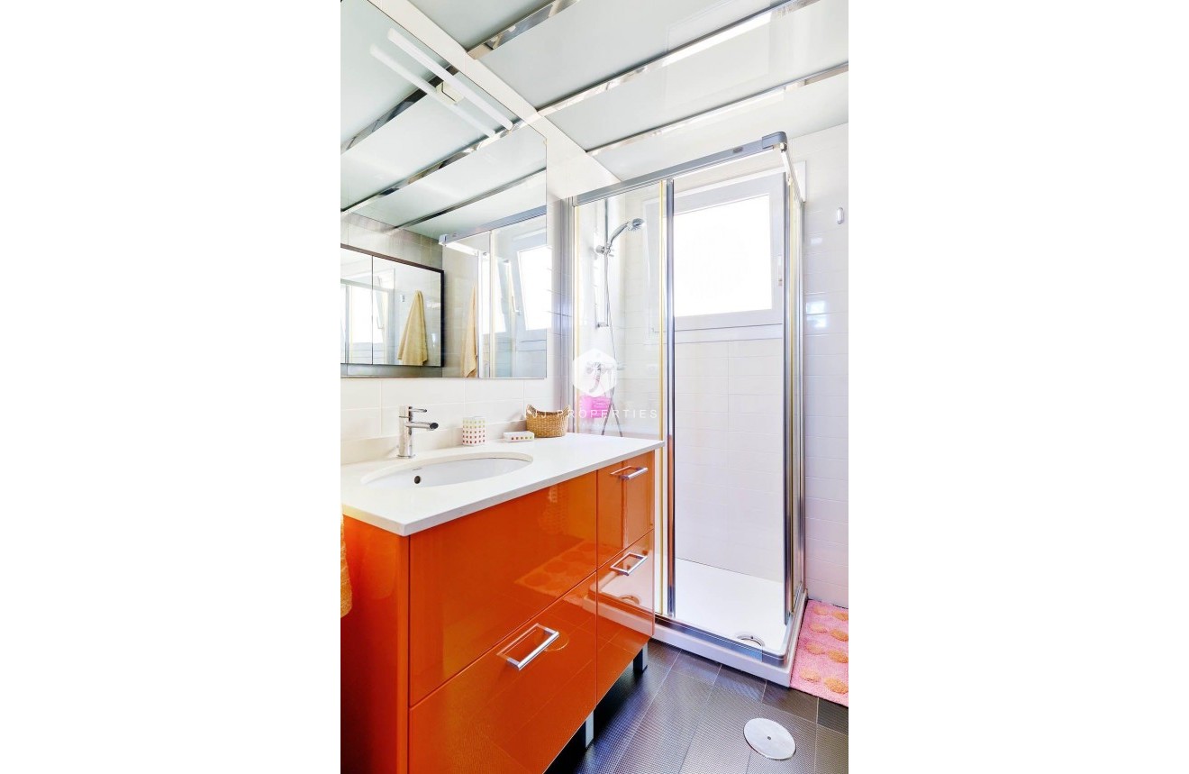 Segunda mano - Ático -
Torrevieja