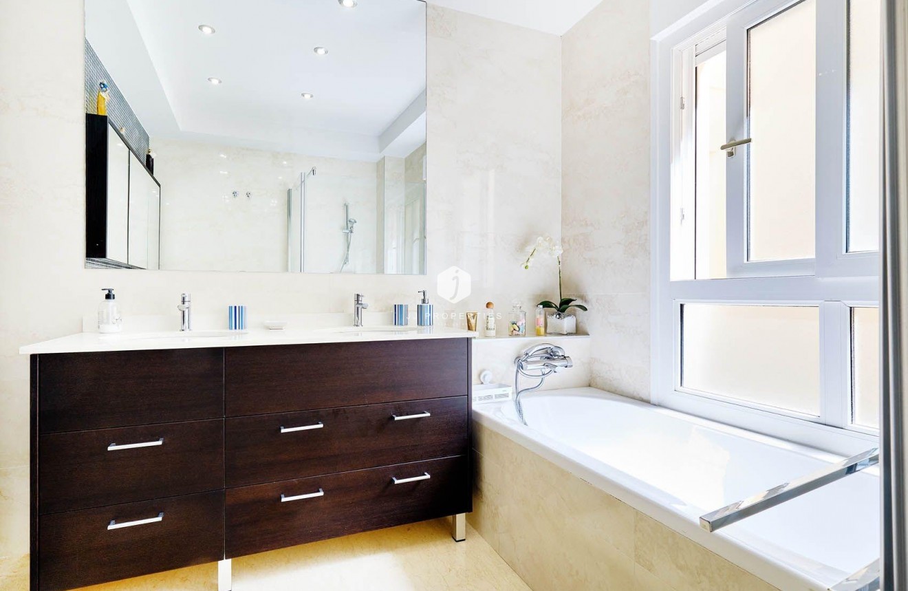 Segunda mano - Ático -
Torrevieja