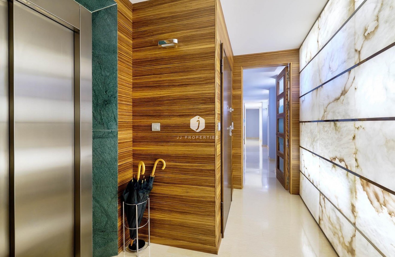 Segunda mano - Ático -
Torrevieja