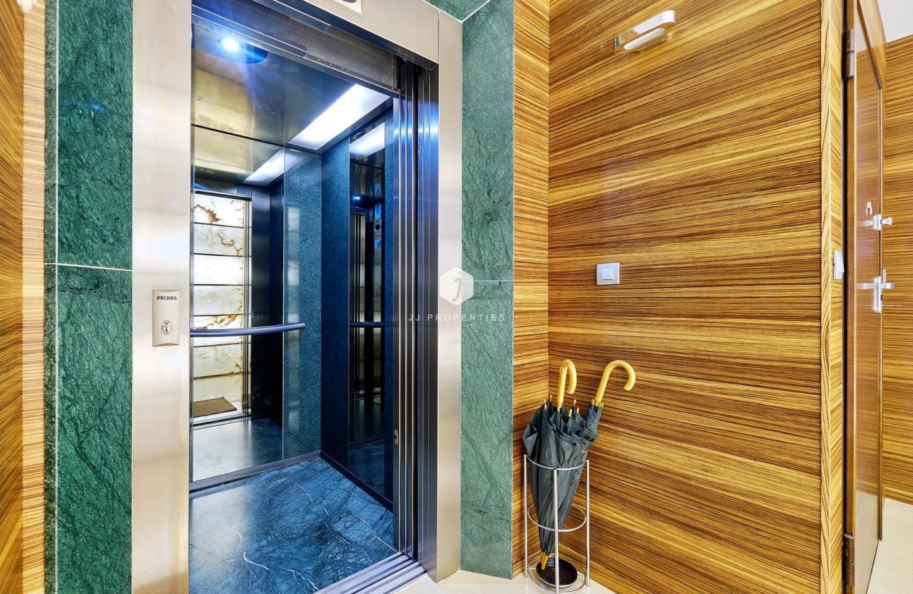 Segunda mano - Ático -
Torrevieja