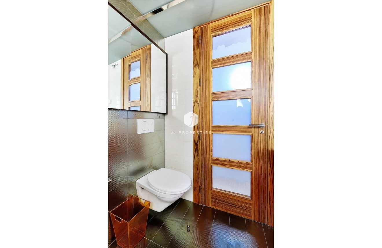 Segunda mano - Ático -
Torrevieja