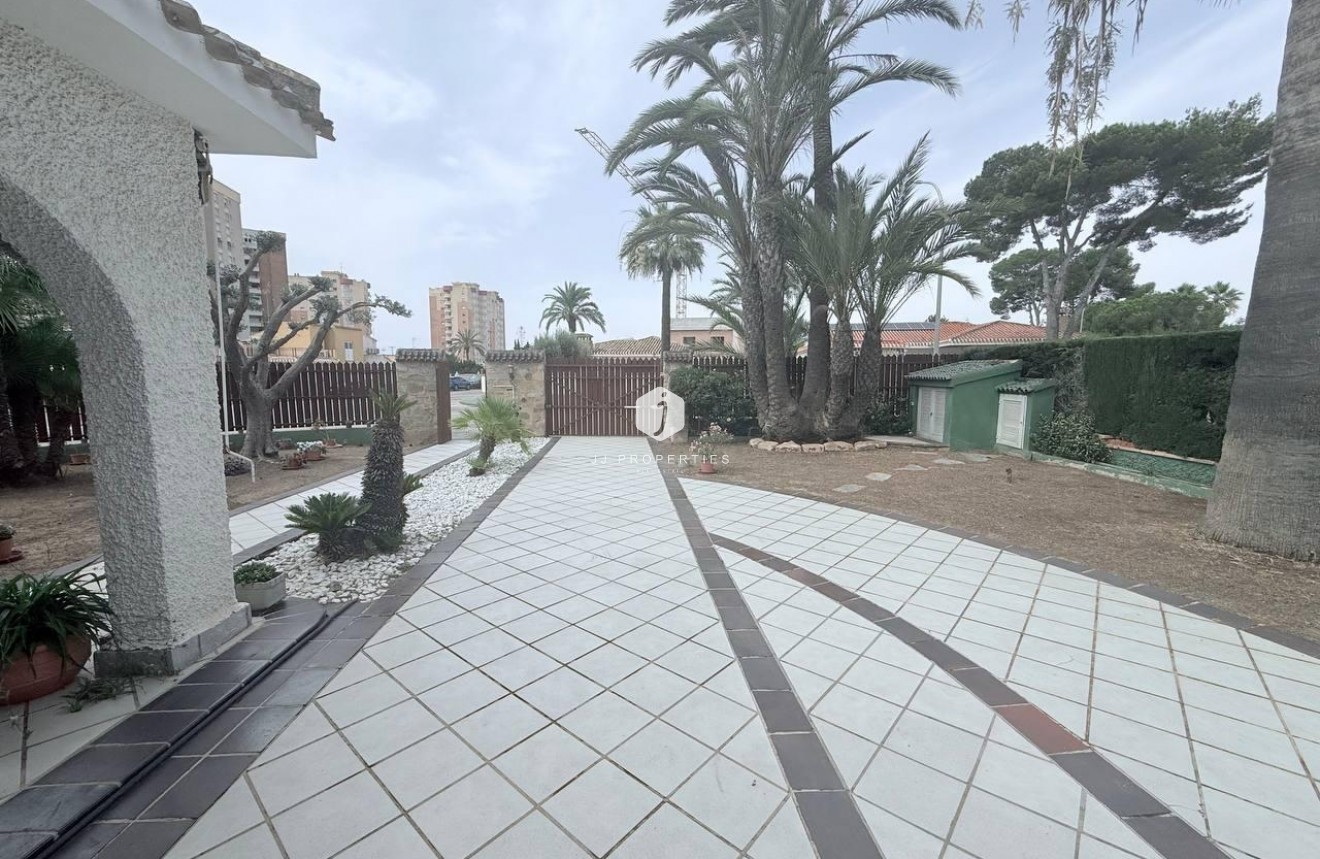 Tweedehands - Villa -
Orihuela Costa - Campoamor