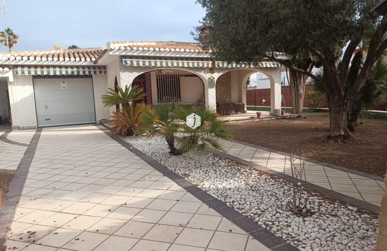 Tweedehands - Villa -
Orihuela Costa - Campoamor