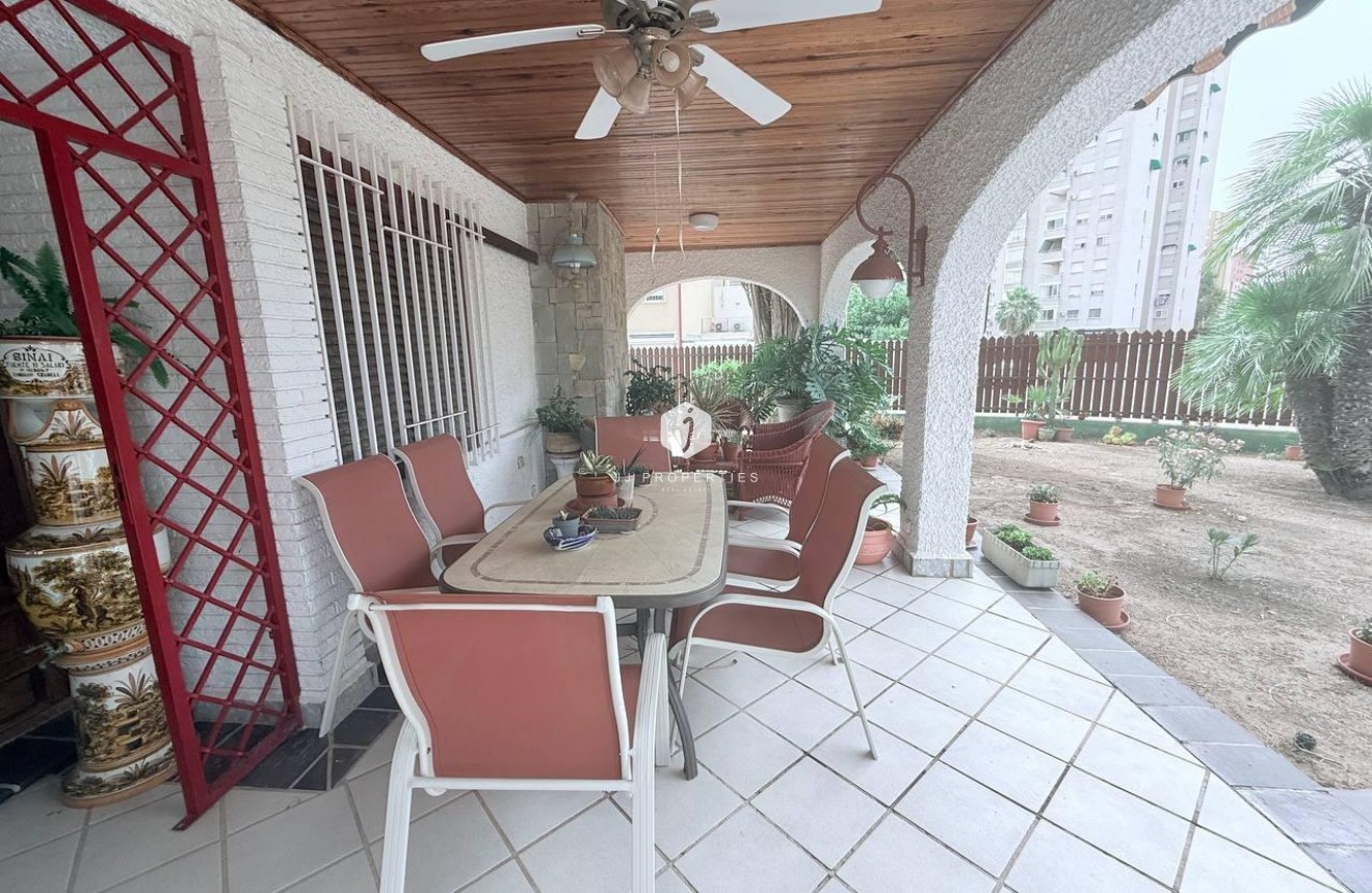 Tweedehands - Villa -
Orihuela Costa - Campoamor