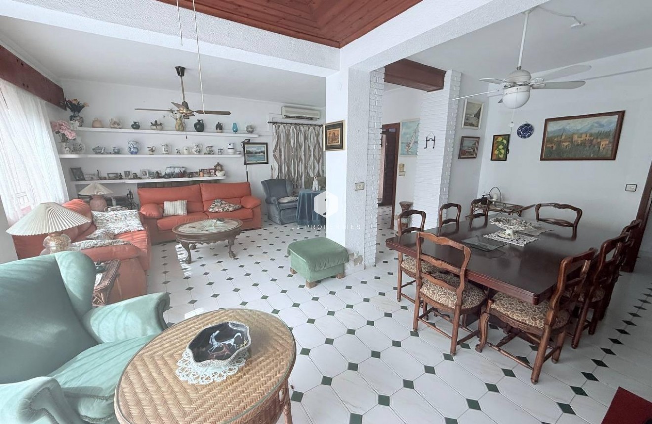 Tweedehands - Villa -
Orihuela Costa - Campoamor