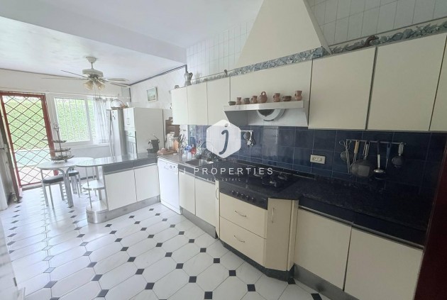 Tweedehands - Villa -
Orihuela Costa - Campoamor