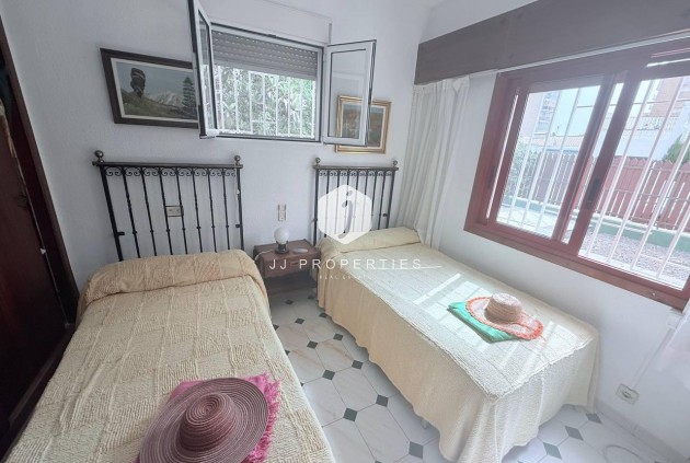 Tweedehands - Villa -
Orihuela Costa - Campoamor