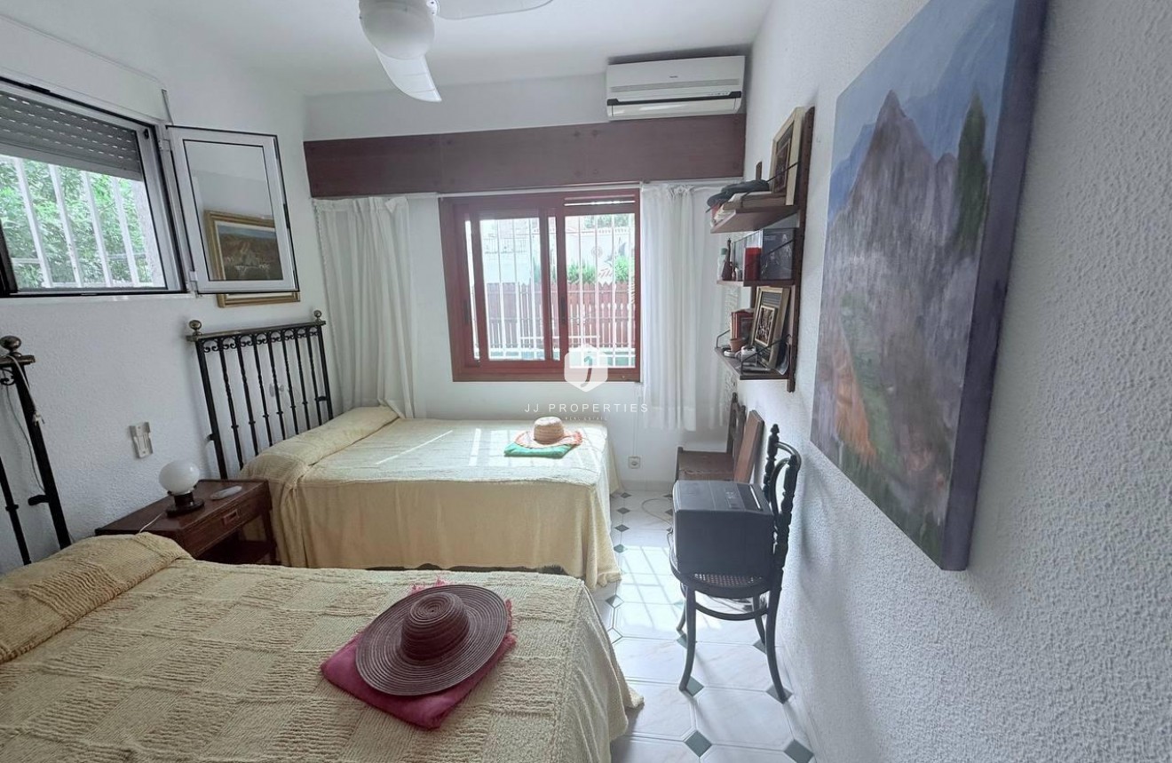 Tweedehands - Villa -
Orihuela Costa - Campoamor