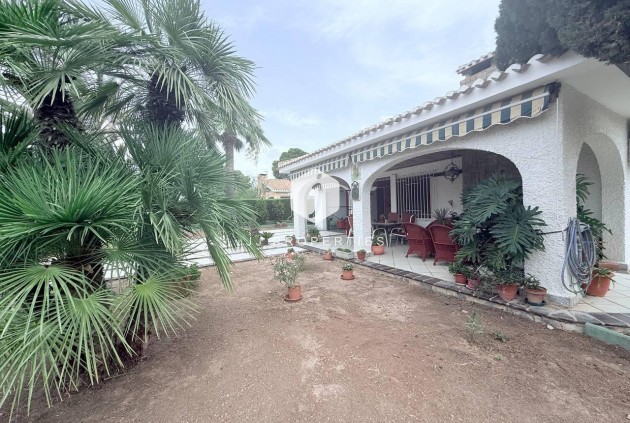 Tweedehands - Villa -
Orihuela Costa - Campoamor