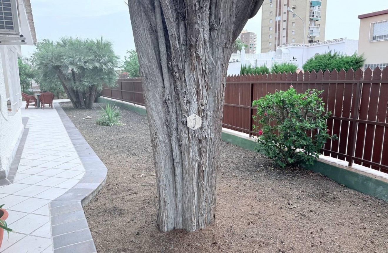 Tweedehands - Villa -
Orihuela Costa - Campoamor