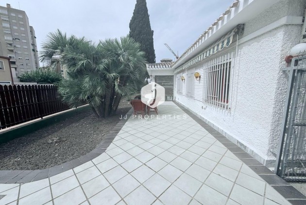 Tweedehands - Villa -
Orihuela Costa - Campoamor