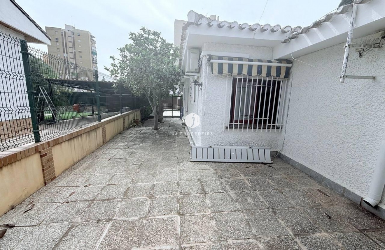 Tweedehands - Villa -
Orihuela Costa - Campoamor