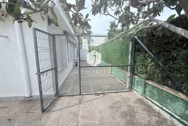 Tweedehands - Villa -
Orihuela Costa - Campoamor