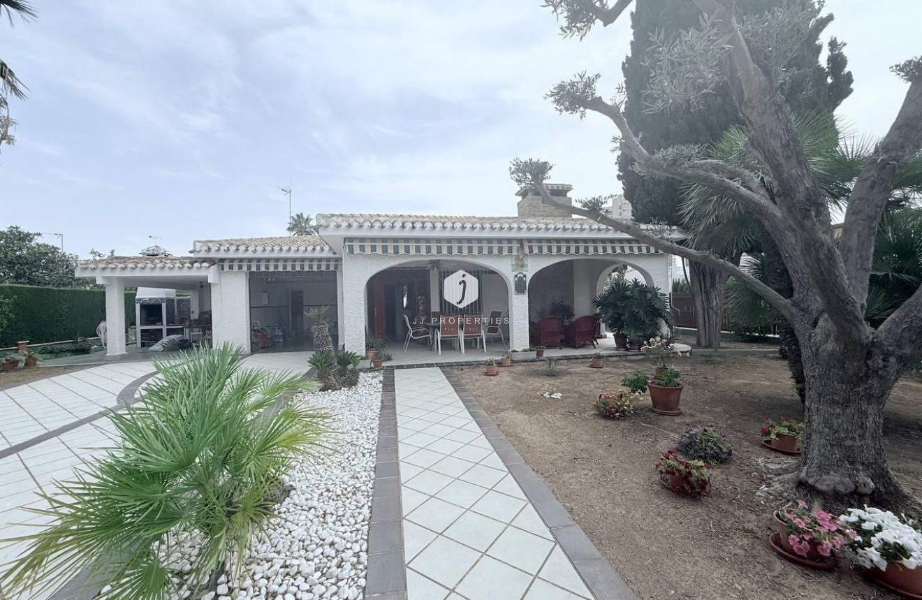 Tweedehands - Villa -
Orihuela Costa - Campoamor