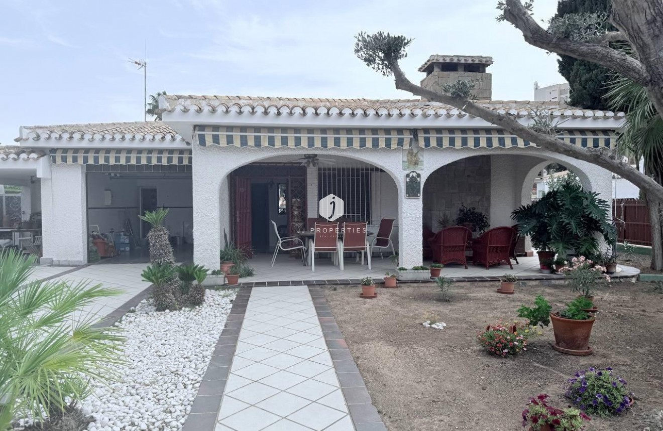 Tweedehands - Villa -
Orihuela Costa - Campoamor