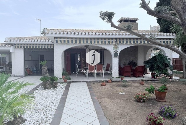 Tweedehands - Villa -
Orihuela Costa - Campoamor