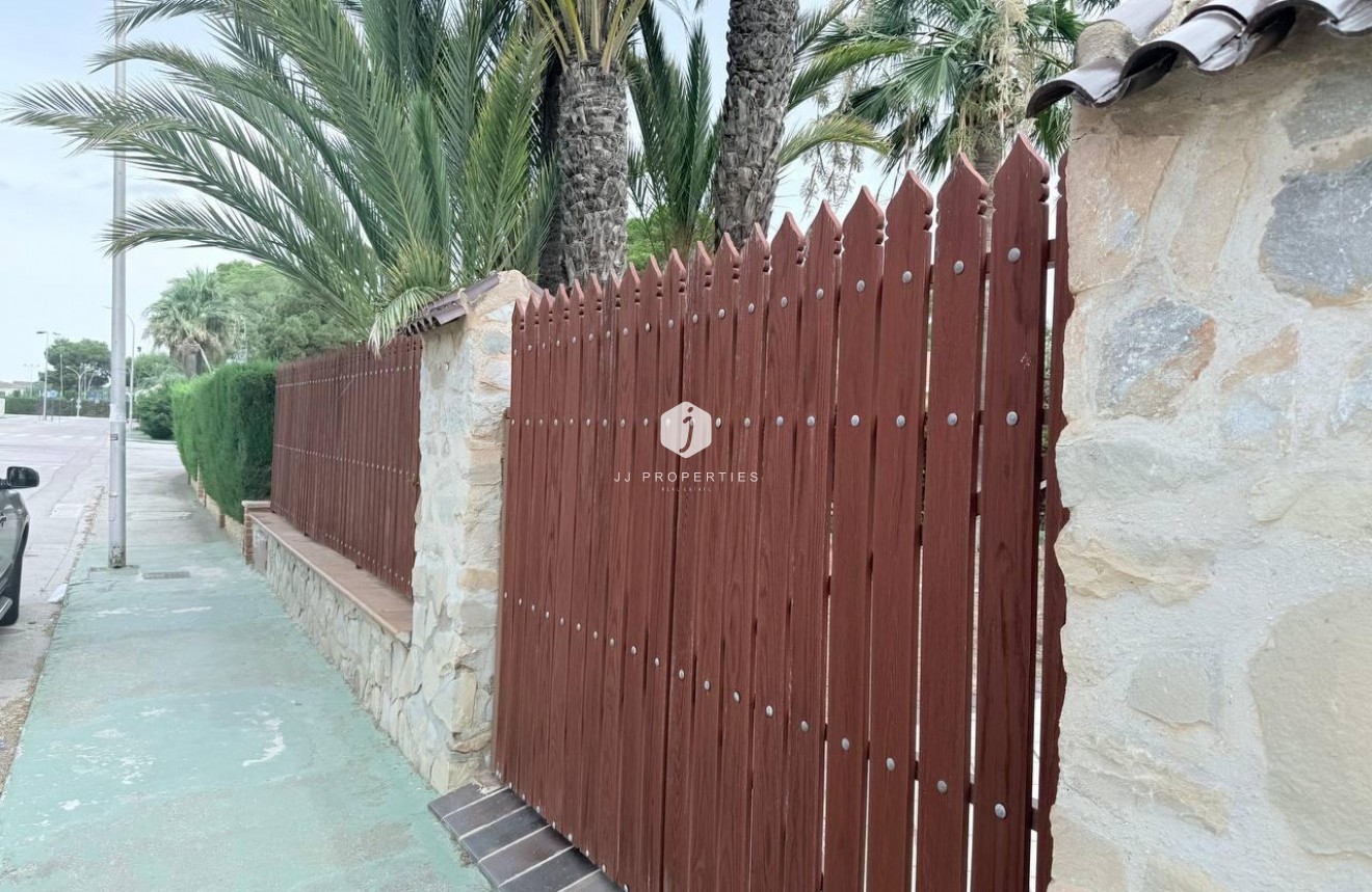 Tweedehands - Villa -
Orihuela Costa - Campoamor