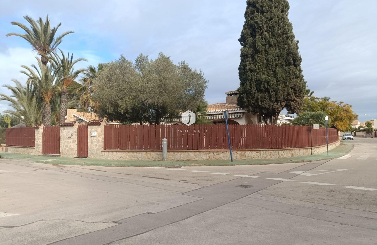 Tweedehands - Villa -
Orihuela Costa - Campoamor