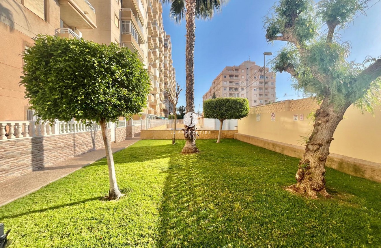 Tweedehands - Appartement / flat -
Torrevieja - Calas blanca