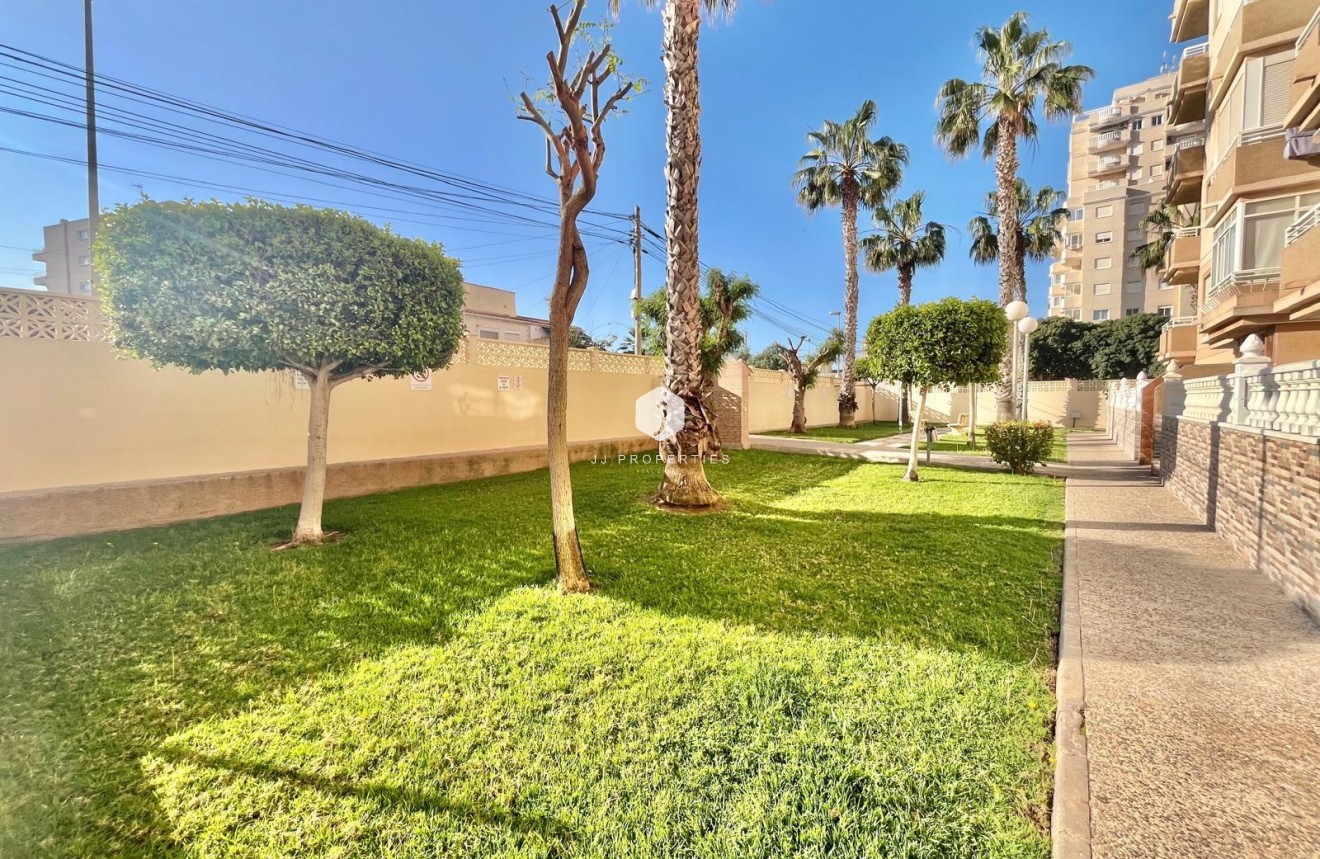 Tweedehands - Appartement / flat -
Torrevieja - Calas blanca