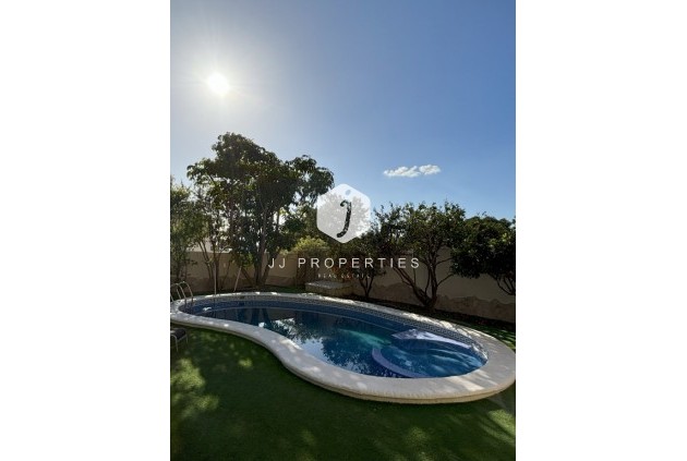 Tweedehands - Villa -
Ciudad Quesada - Costa Blanca