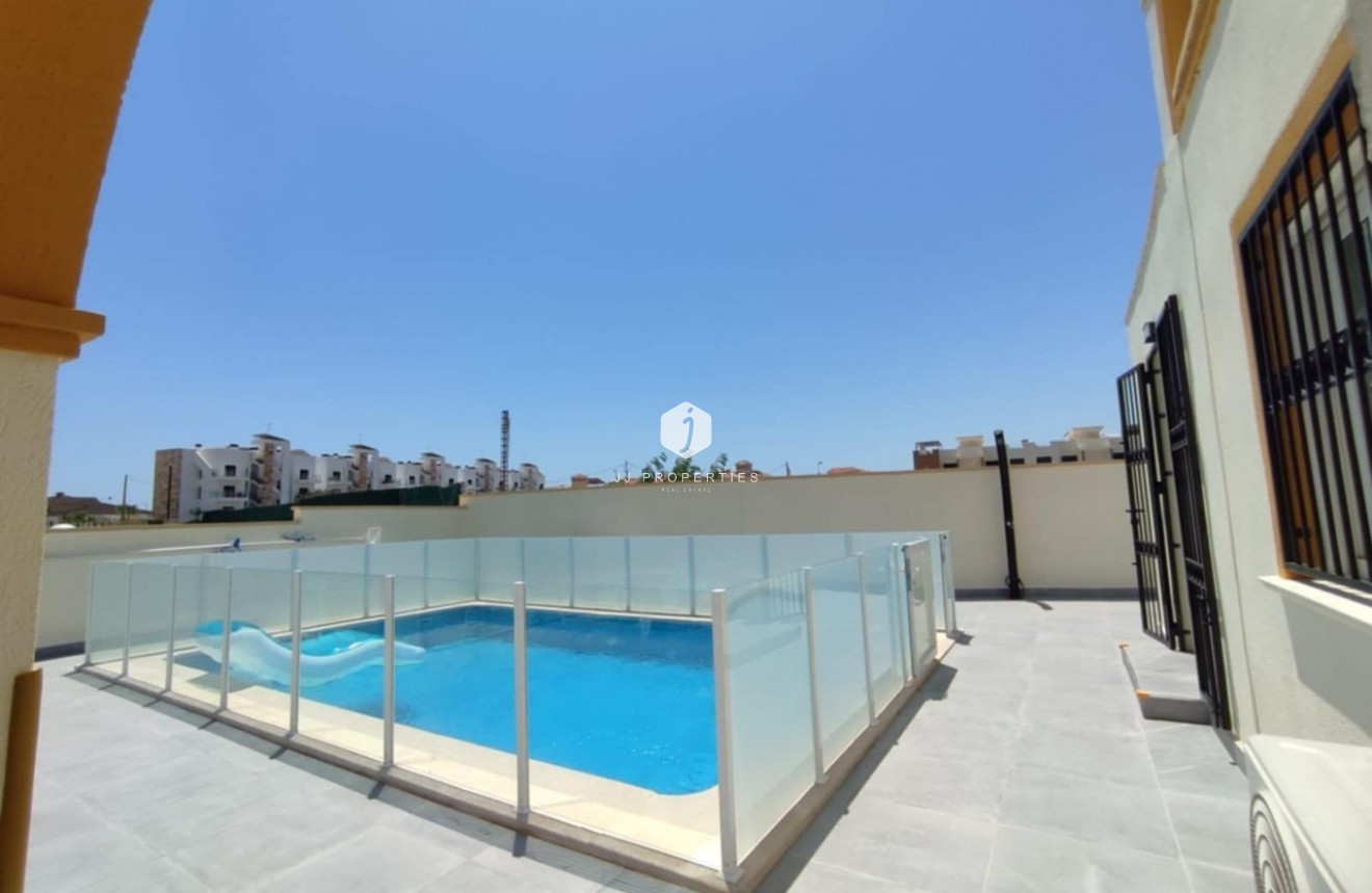 Tweedehands - Chalet -
Playa Flamenca - Costa Blanca