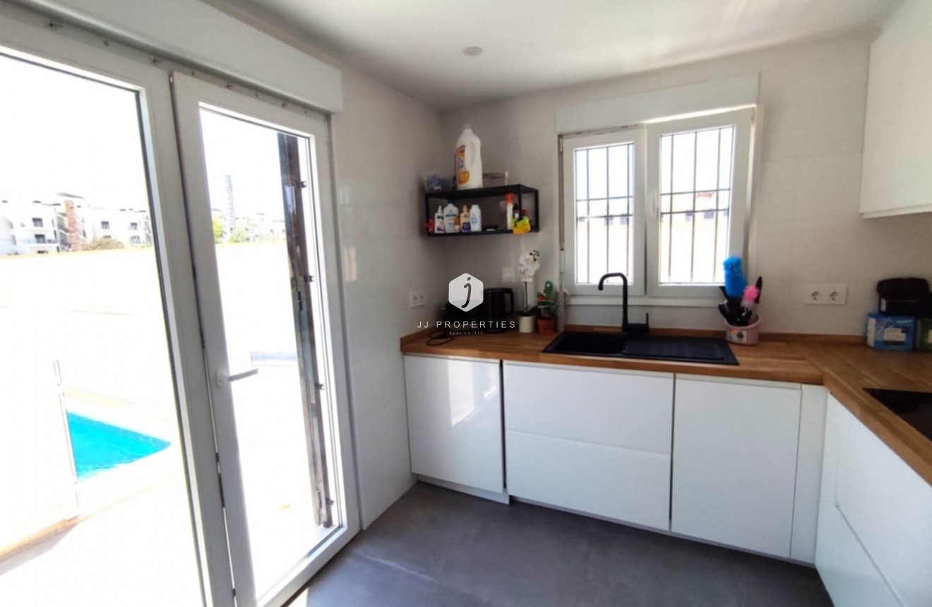 Tweedehands - Chalet -
Playa Flamenca - Costa Blanca