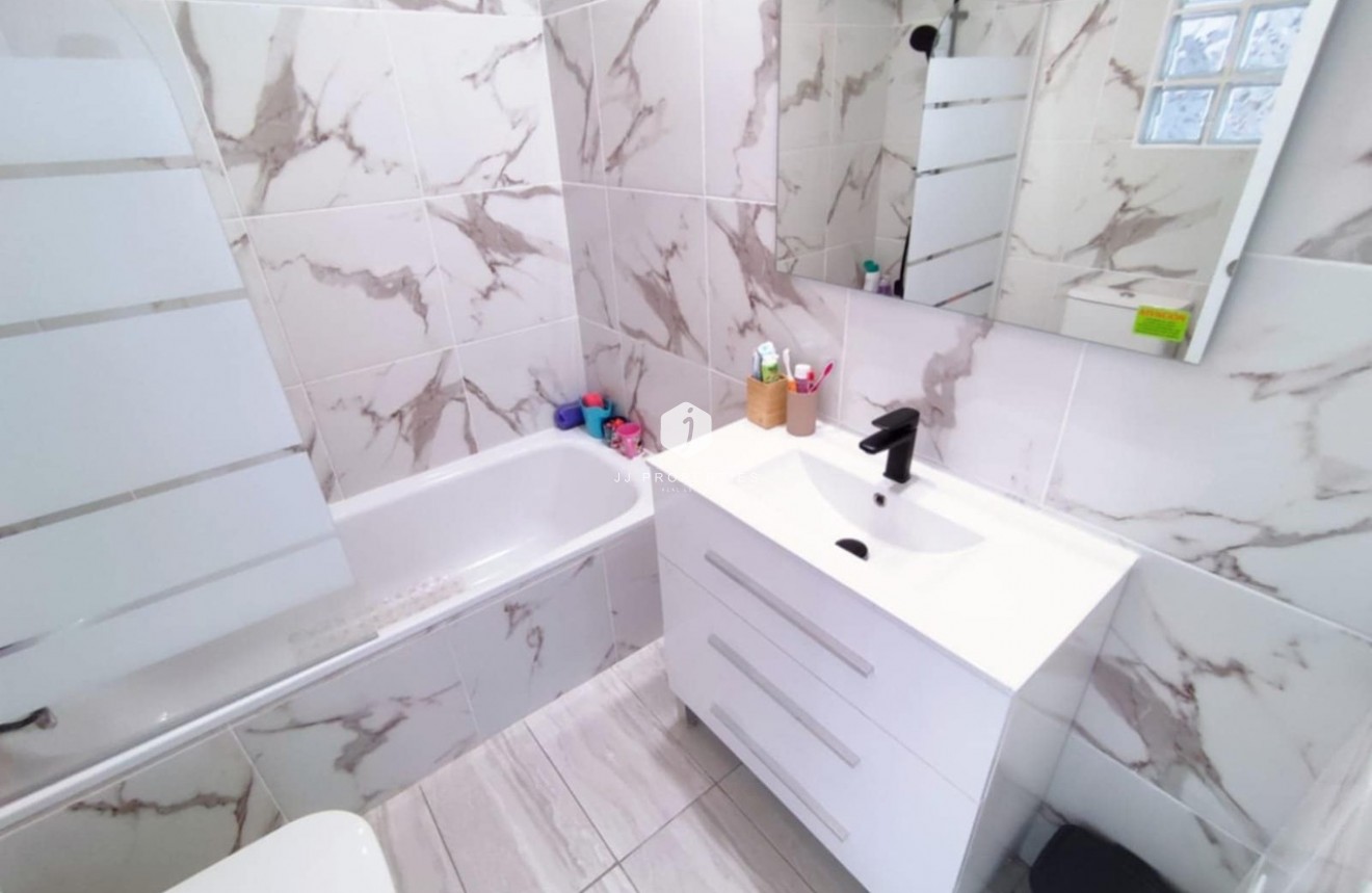 Tweedehands - Chalet -
Playa Flamenca - Costa Blanca