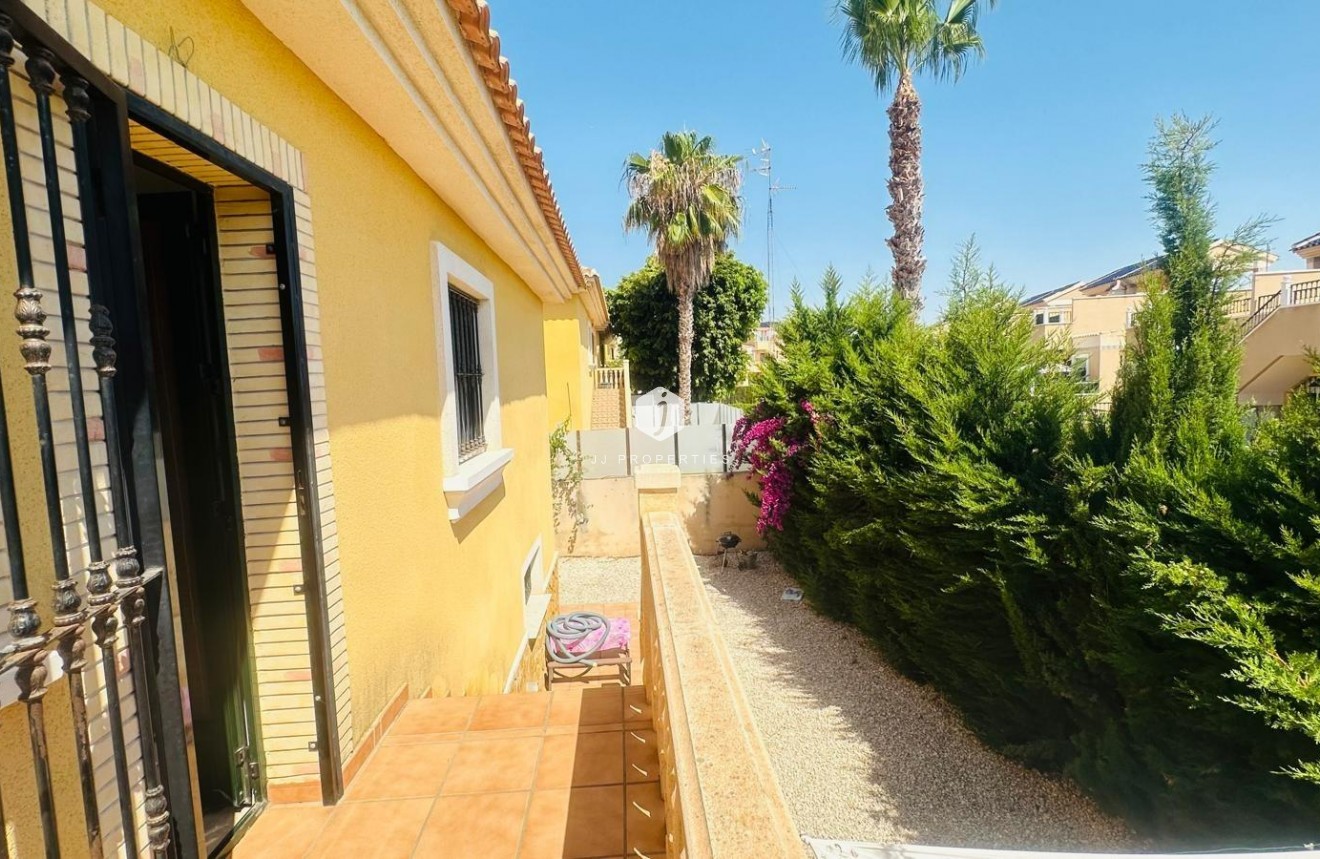 Tweedehands - Villa -
Orihuela Costa - PAU 8