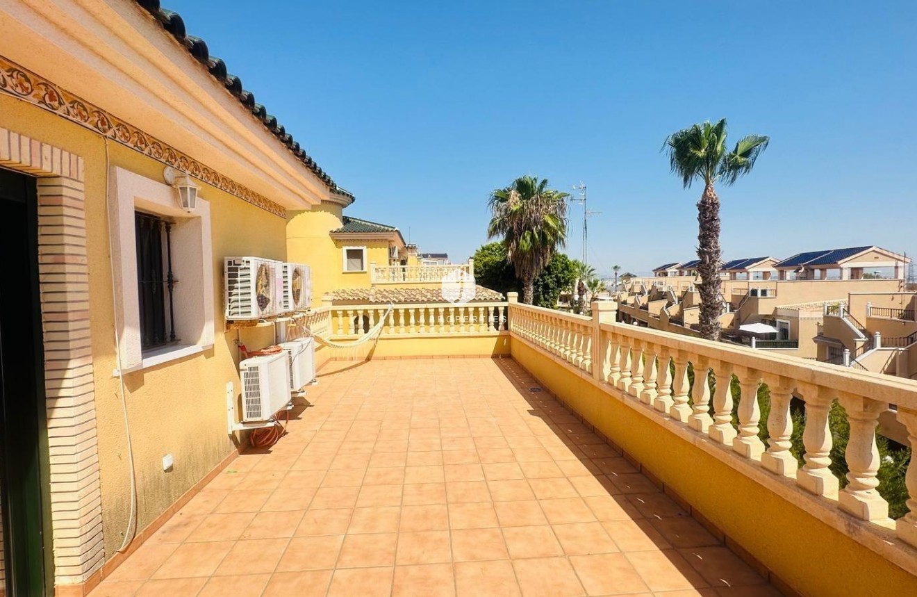 Tweedehands - Villa -
Orihuela Costa - PAU 8