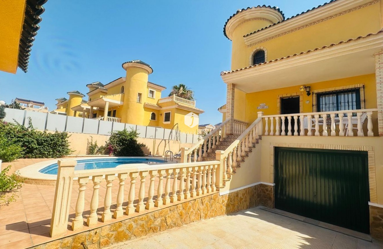 Tweedehands - Villa -
Orihuela Costa - PAU 8