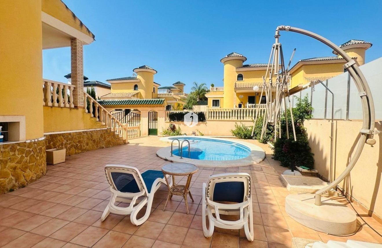 Tweedehands - Villa -
Orihuela Costa - PAU 8