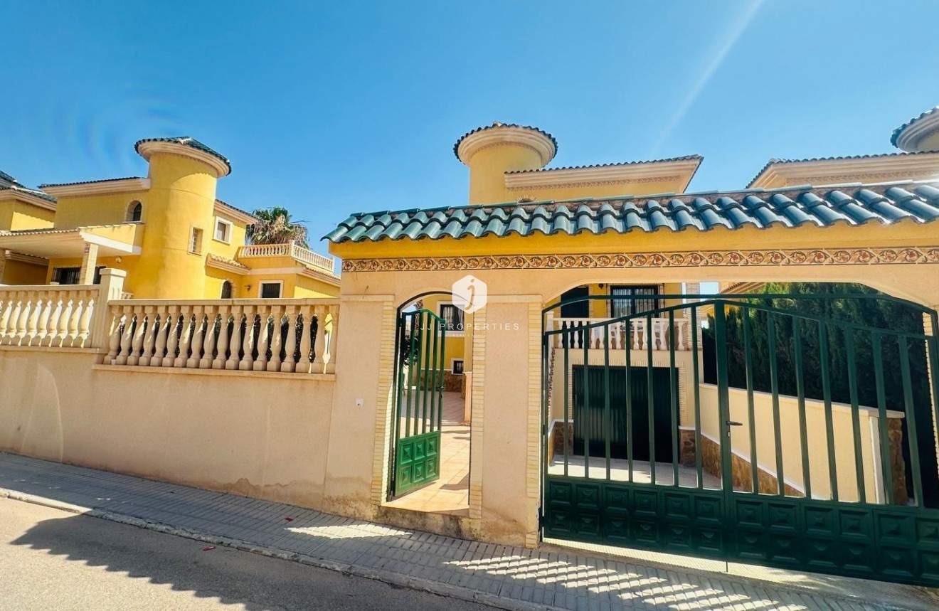 Tweedehands - Villa -
Orihuela Costa - PAU 8