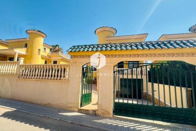 Tweedehands - Villa -
Orihuela Costa - PAU 8