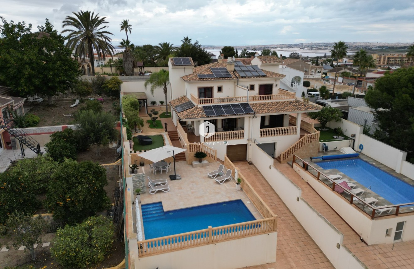 Tweedehands - Villa -
Torrevieja - Costa Blanca